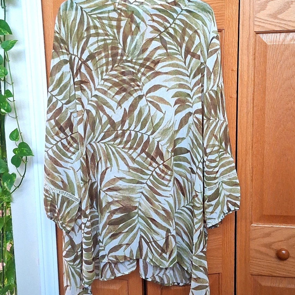 Catherines Green and White Tunic Top - Picture 2 of 9